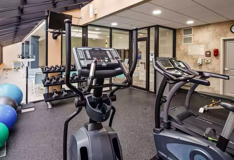 هتل Best Western Plus Inntowner Madison