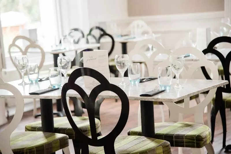 בית מלון כפרי Episode