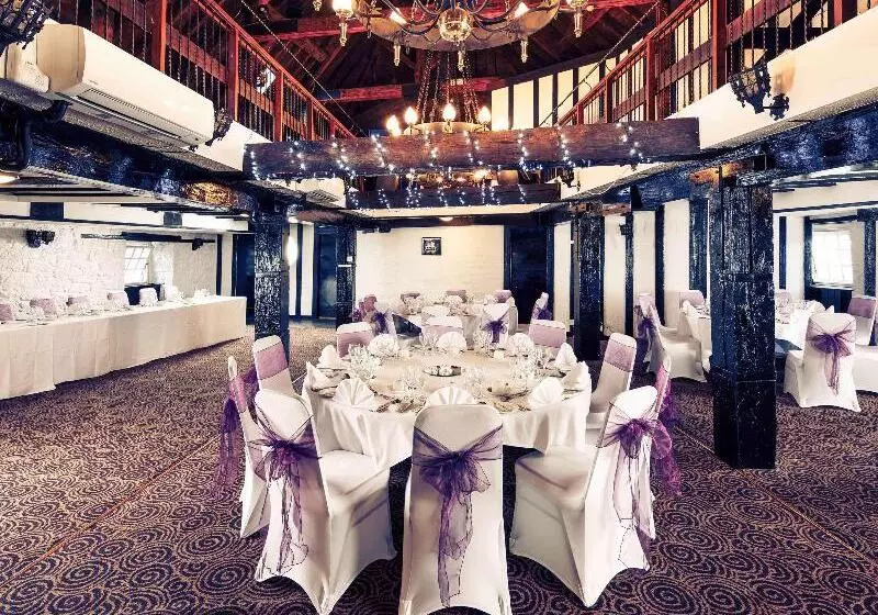 בית מלון כפרי Mercure Perth