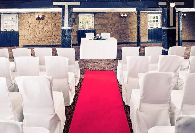 בית מלון כפרי Mercure Perth