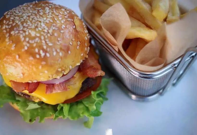 בית מלון כפרי Palladium Business