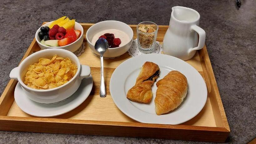 Отель St Ives Boutique