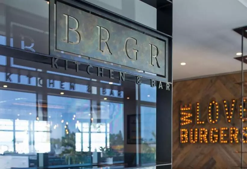 ホテル Treasure Island Beach Resort