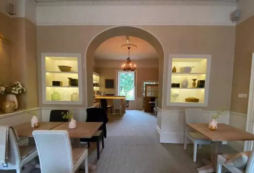 فندق The Windsor Town House