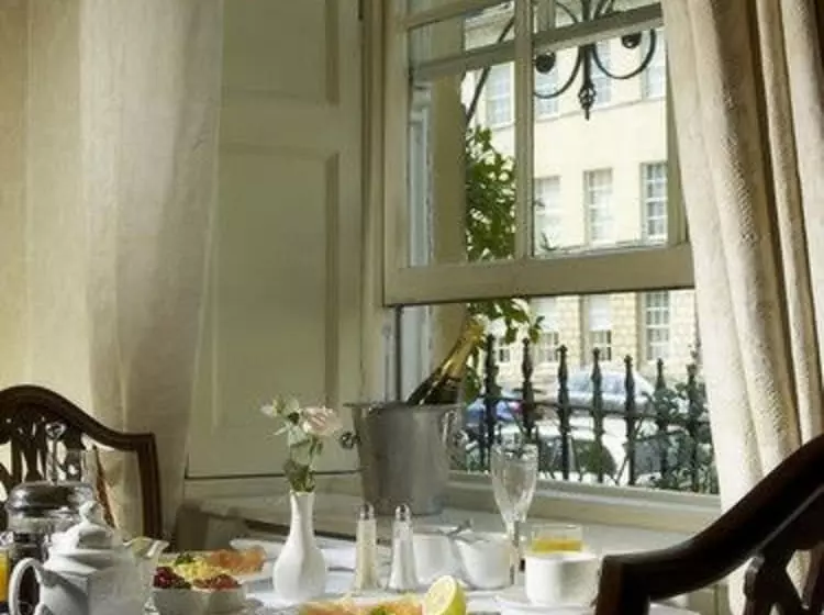 호텔 The Windsor Town House