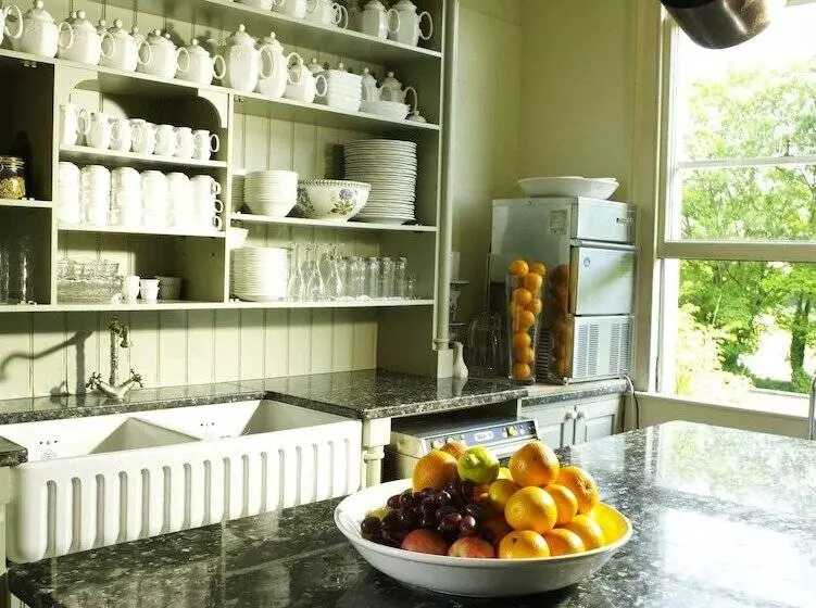 فندق The Windsor Town House