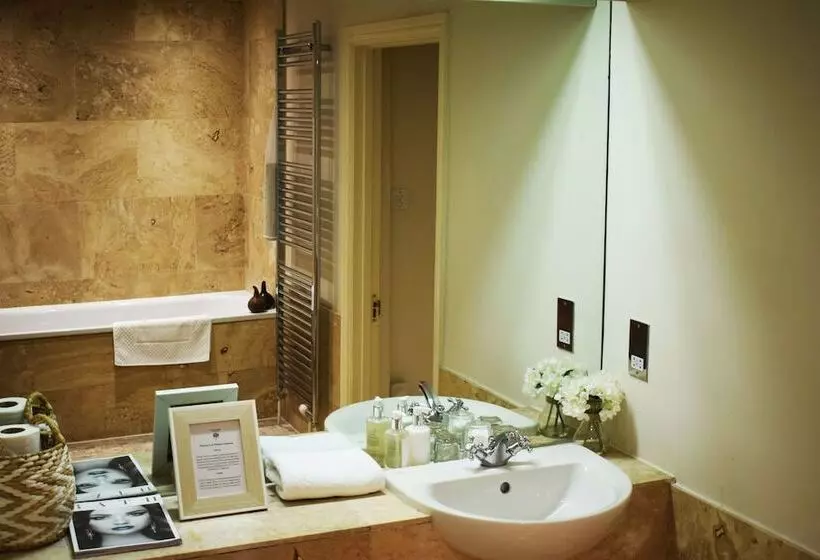 호텔 The Windsor Town House