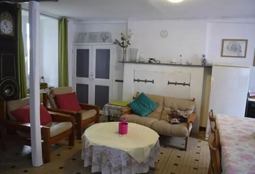 ベッドアンドブレックファースト Les Miquelots