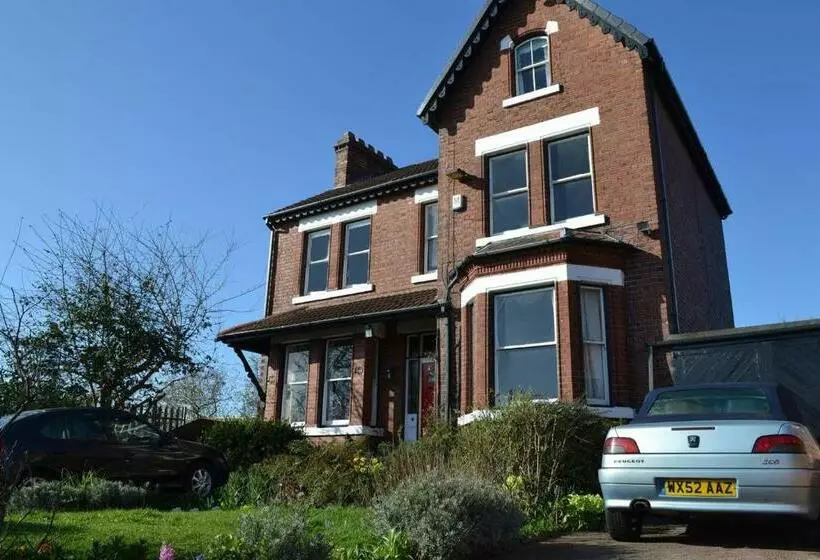 تختخواب و صبحانه Ms Mccreadys Guest House