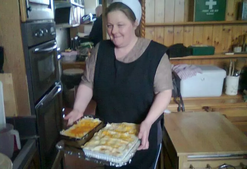 تختخواب و صبحانه Ms Mccreadys Guest House