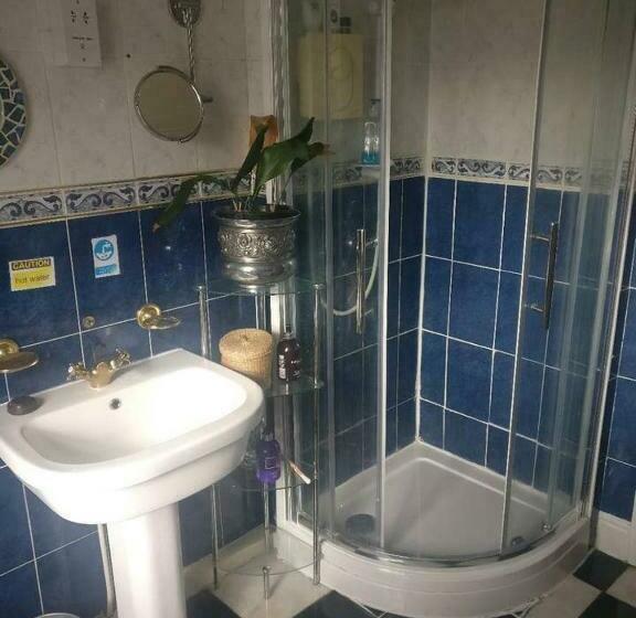 민박 Ms Mccreadys Guest House