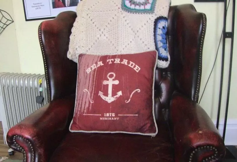 تختخواب و صبحانه Ms Mccreadys Guest House