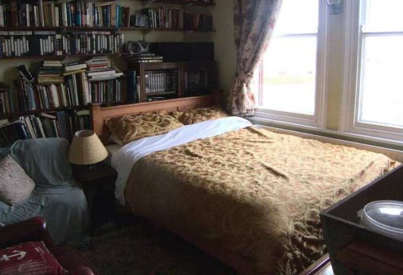 민박 Ms Mccreadys Guest House