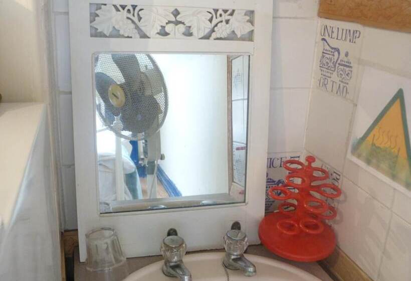 민박 Ms Mccreadys Guest House