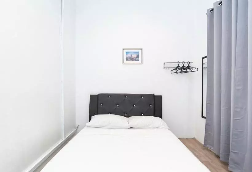 Hotelli Spot On 89833 Blue Avenue Backpackers