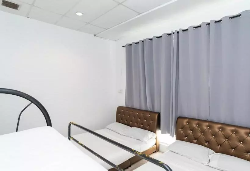 Hotelli Spot On 89833 Blue Avenue Backpackers