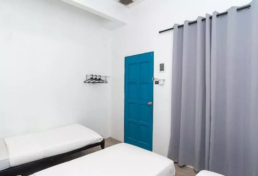 Hotelli Spot On 89833 Blue Avenue Backpackers