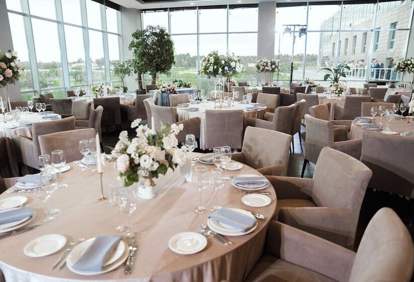 Отель Astro Plaza