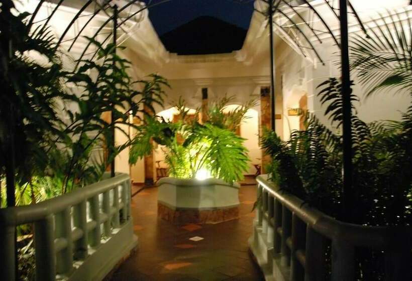 هتل Capitol Palace