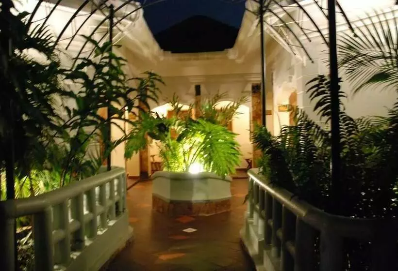 هتل Capitol Palace