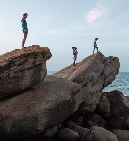 هتل East Surf Cabanas