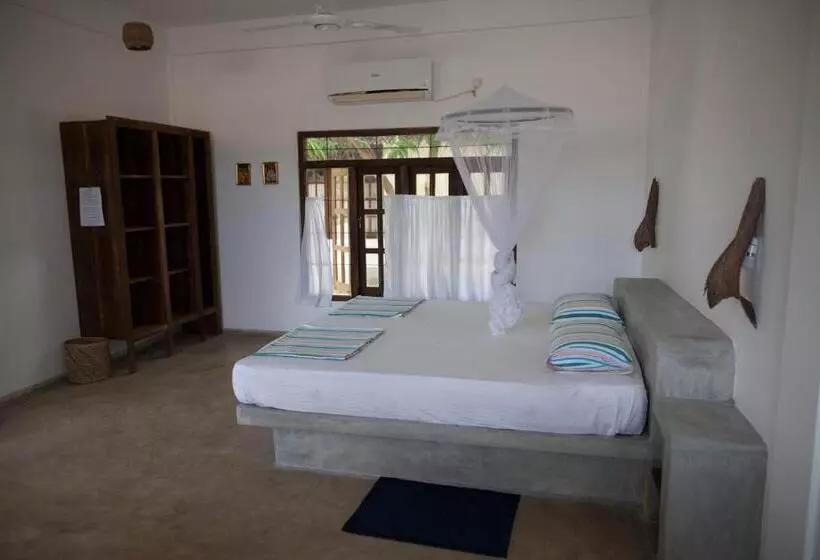 Hotelli East Surf Cabanas