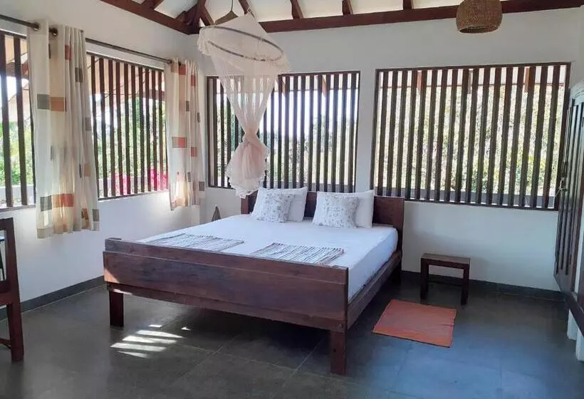 Hotelli East Surf Cabanas