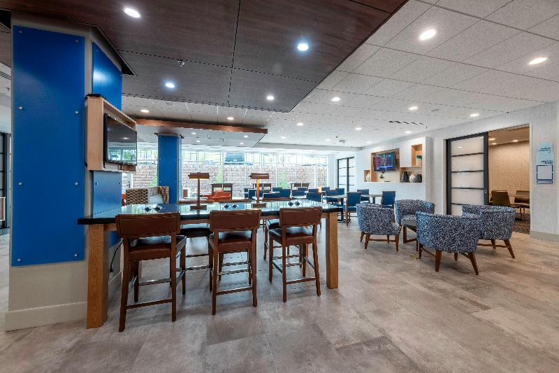 فندق Holiday Inn Express & Suites Staunton, An Ihg