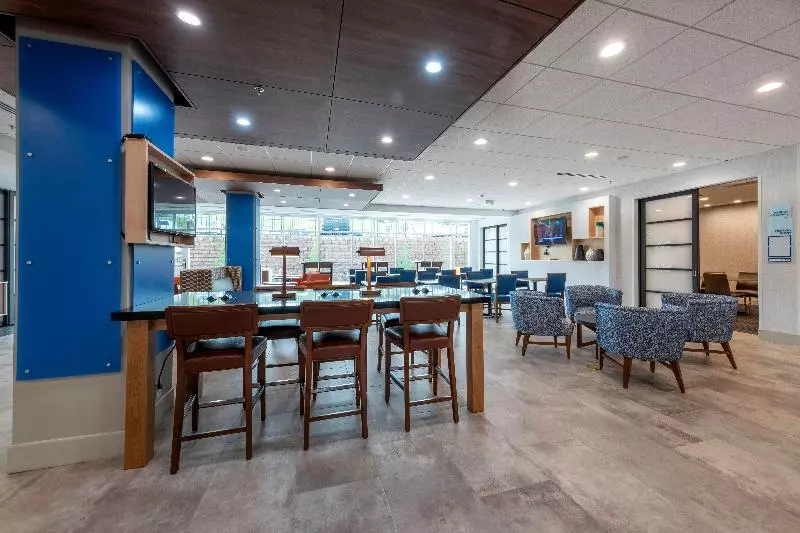 Hotelli Holiday Inn Express & Suites   Staunton, An Ihg