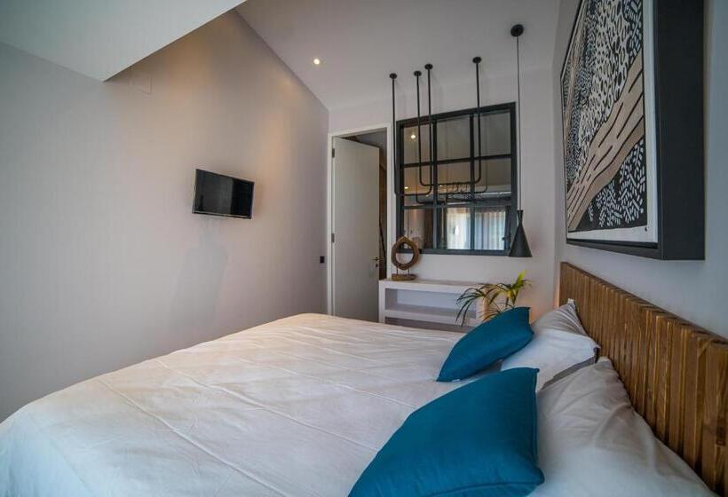 هتل Sense Of Ofir