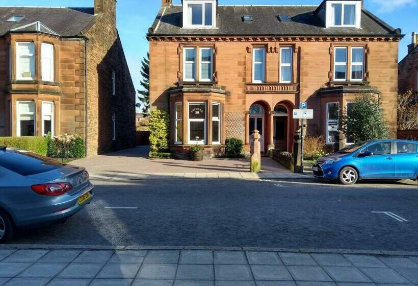 Pensiune Lindean Guest House