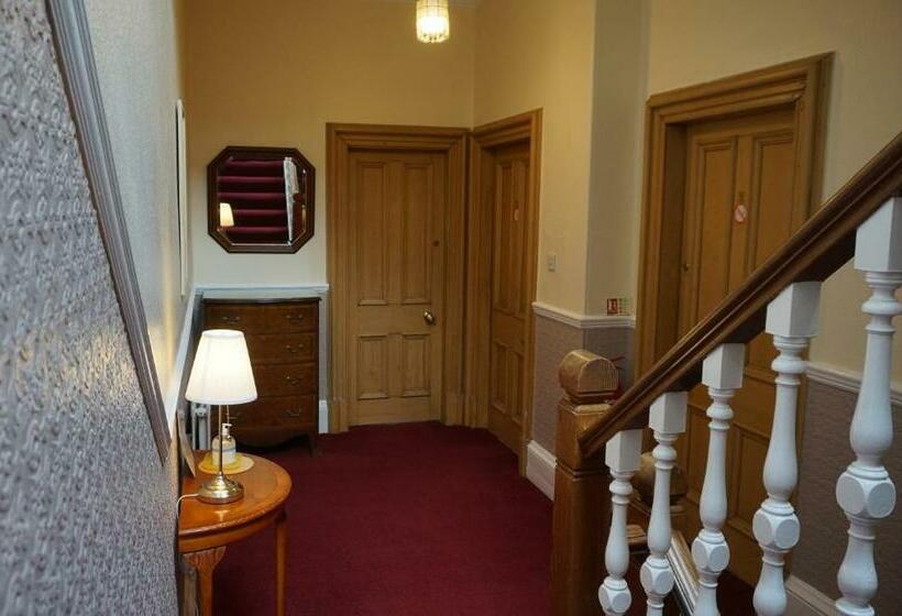 Pensiune Lindean Guest House