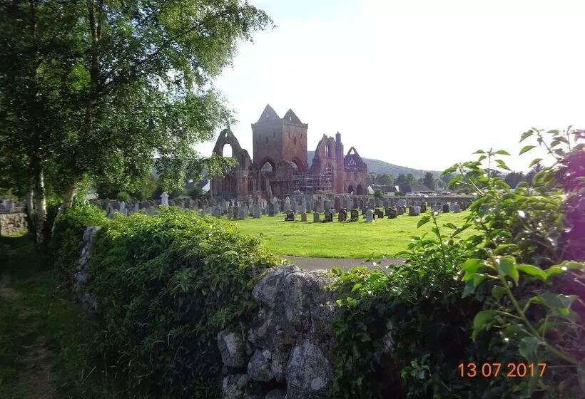 Majatalo Lindean Guest House