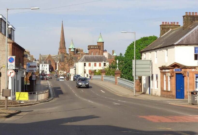 Pensiune Lindean Guest House