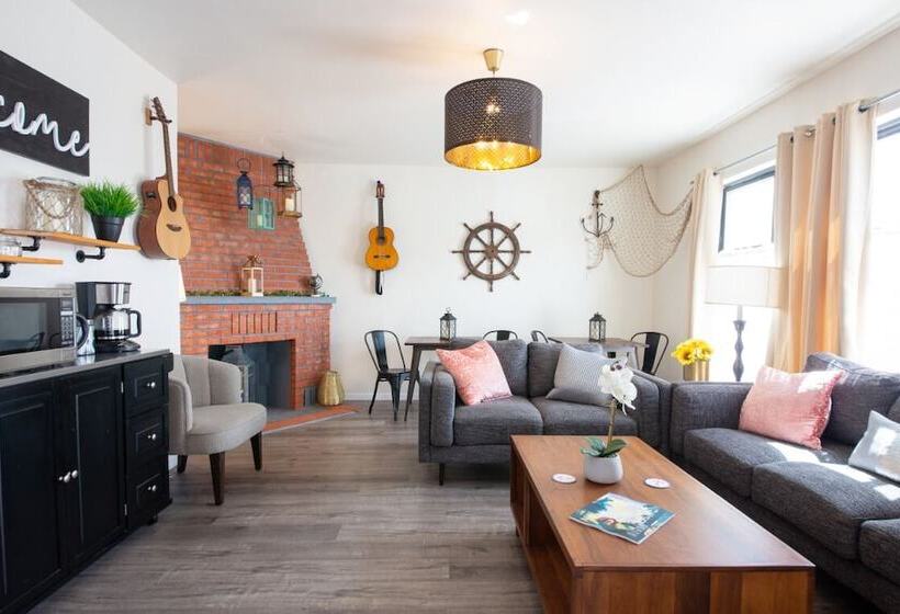 הוסטל Anchor Pointe Inn