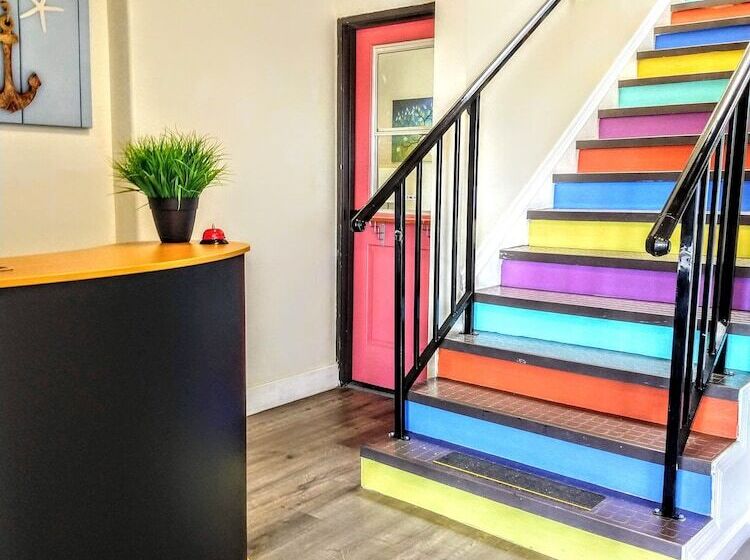 הוסטל Anchor Pointe Inn