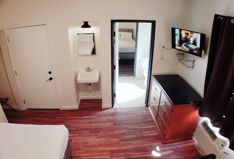 הוסטל Anchor Pointe Inn