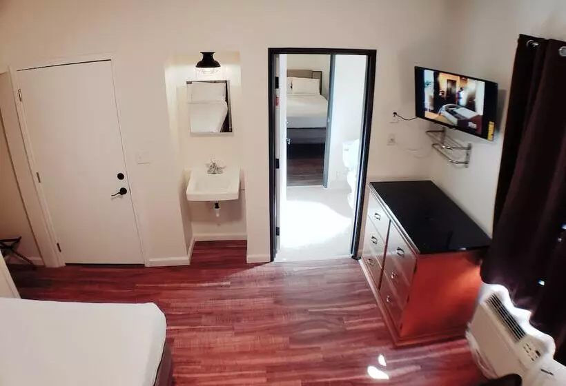 Retkeilymaja Anchor Pointe Inn