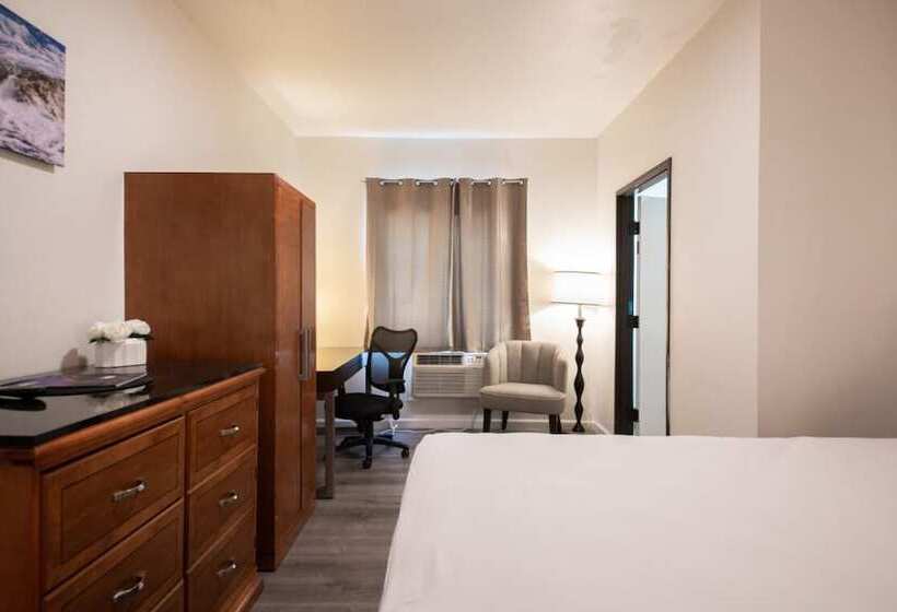 הוסטל Anchor Pointe Inn