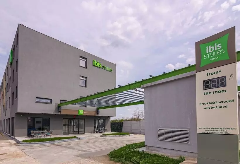 ホテル Ibis Styles Bucharest Airport