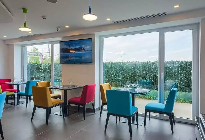 ホテル Ibis Styles Bucharest Airport