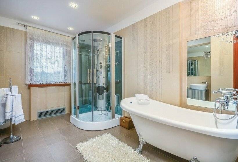 膳宿费 Villa Anamarija