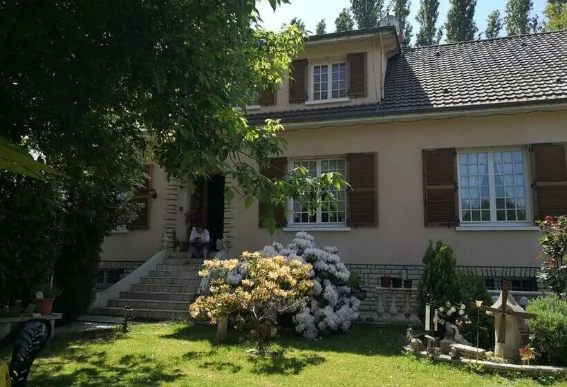 ベッドアンドブレックファースト Au Jardin Fleuri