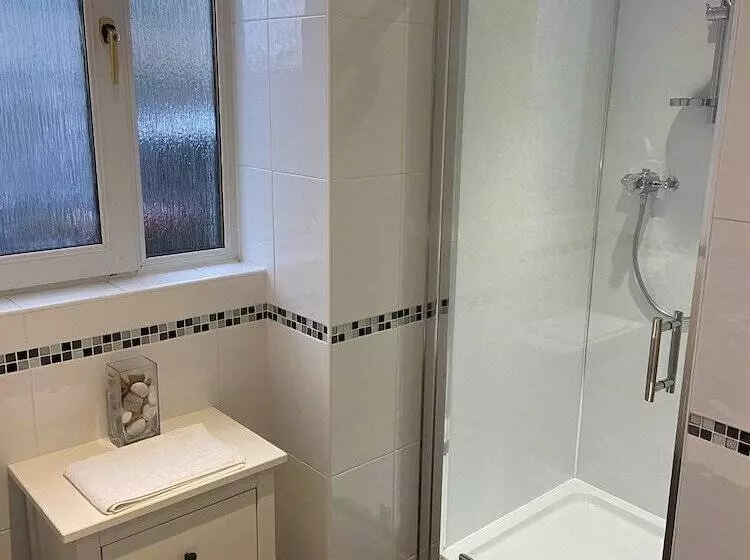 Majatalo Ivy Cottage Serviced Accommodation