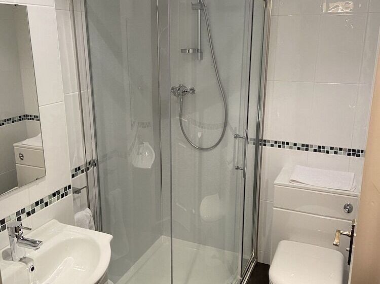 پانسیون Ivy Cottage Serviced Accommodation