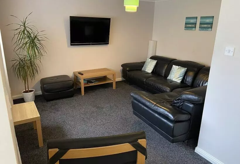 Majatalo Ivy Cottage Serviced Accommodation