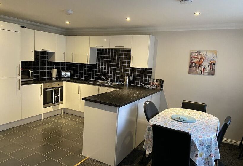 پانسیون Ivy Cottage Serviced Accommodation