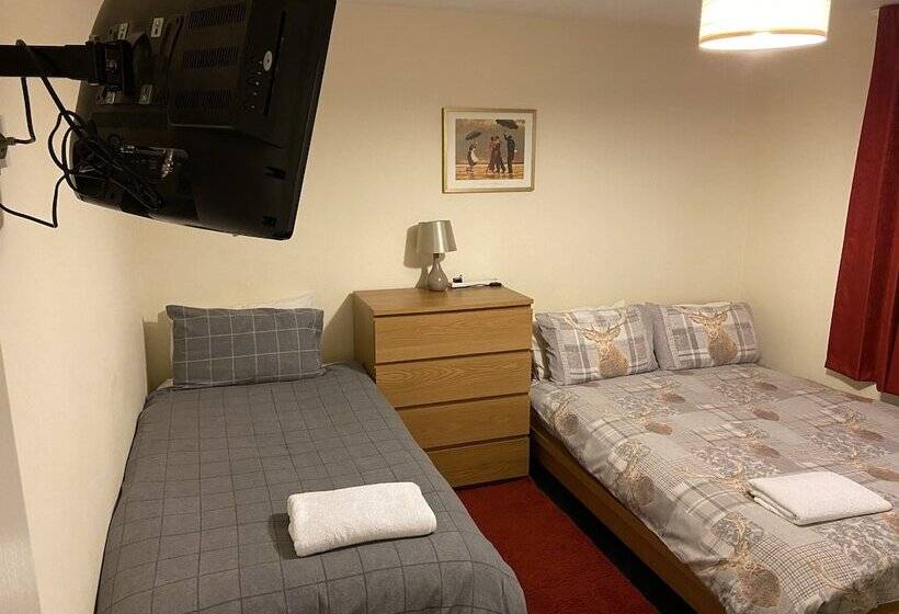 پانسیون Ivy Cottage Serviced Accommodation