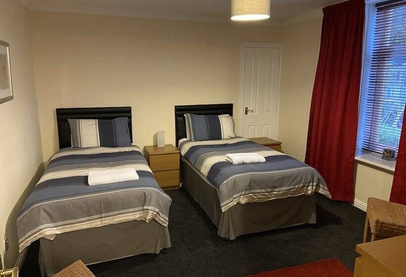 پانسیون Ivy Cottage Serviced Accommodation