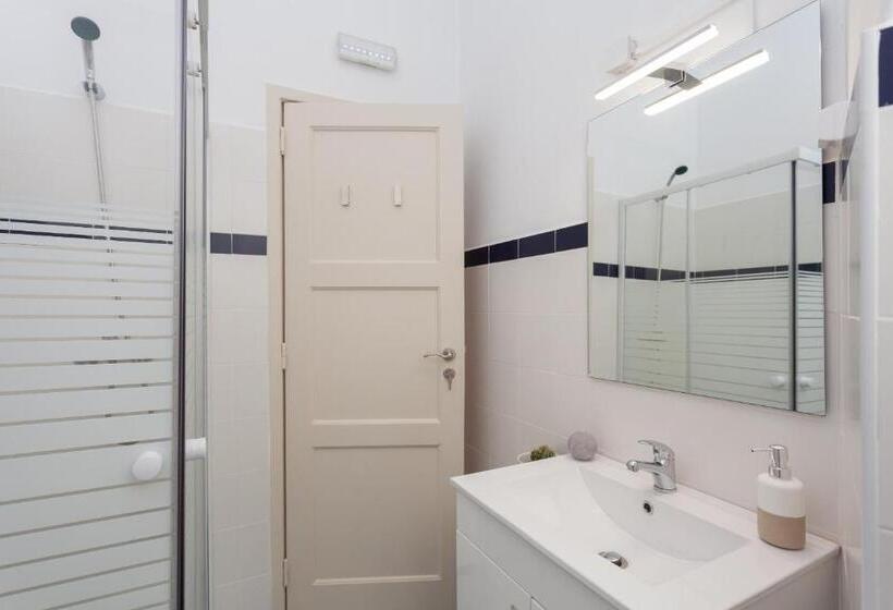 پانسیون Mouralua